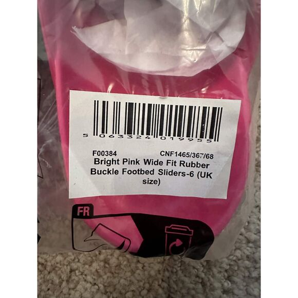 PrettyLittleThing Bright Pink Wide Fit Rubber Buckle Slides Sandals Size 8 NWT - Picture 4 of 5